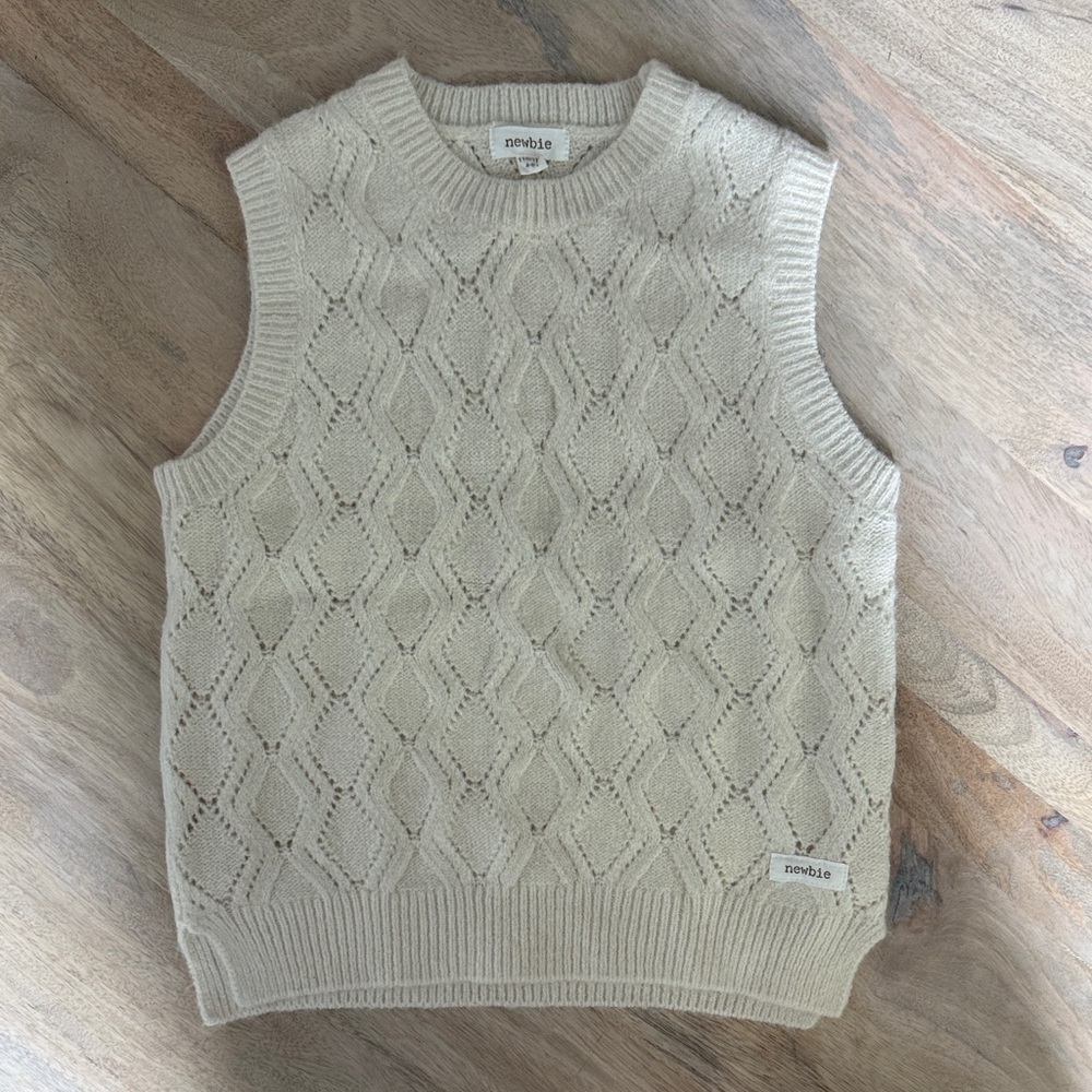 NEWBIE Cable-Knit V-Neck Vest